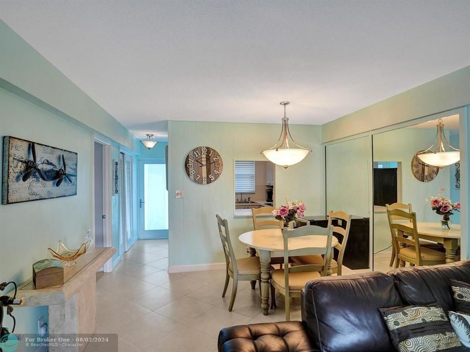 For Sale: $299,000 (2 beds, 2 baths, 1200 Square Feet)