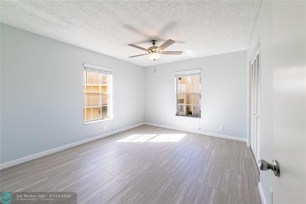 Active With Contract: $2,350 (2 beds, 2 baths, 978 Square Feet)