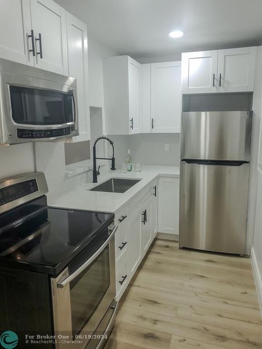 For Rent: $2,375 (2 beds, 2 baths, 910 Square Feet)