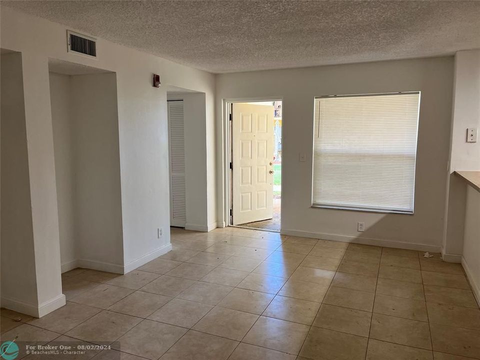 For Rent: $2,550 (3 beds, 2 baths, 1050 Square Feet)