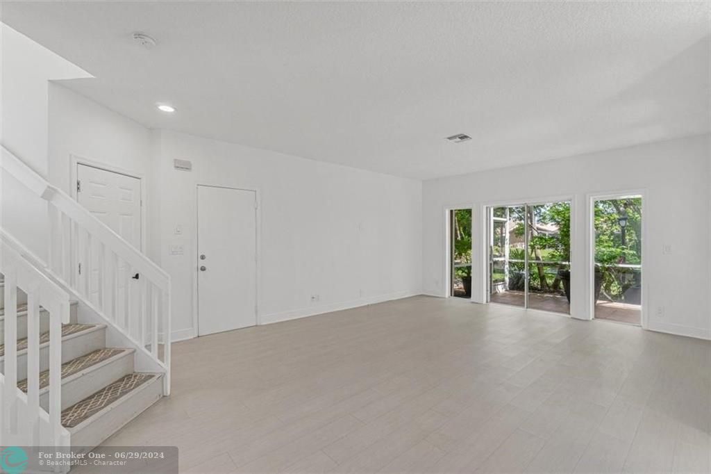 Active With Contract: $4,500 (4 beds, 2 baths, 1984 Square Feet)