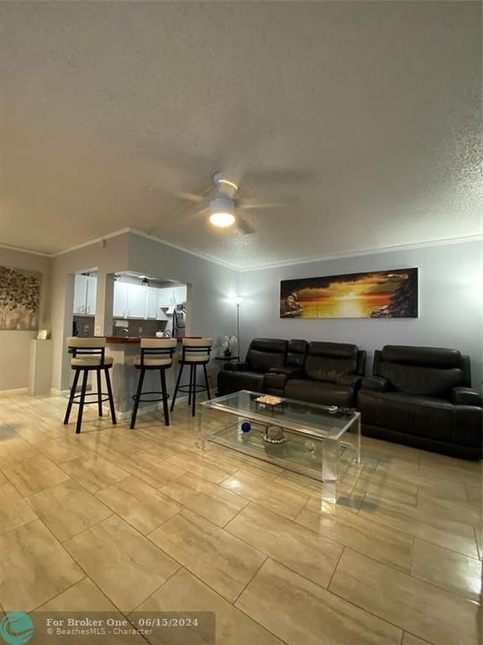 For Sale: $154,900 (1 beds, 1 baths, 700 Square Feet)