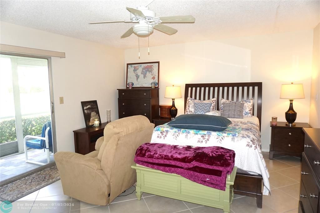 For Sale: $149,000 (1 beds, 1 baths, 811 Square Feet)
