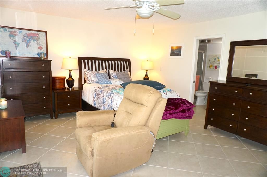 For Sale: $149,000 (1 beds, 1 baths, 811 Square Feet)