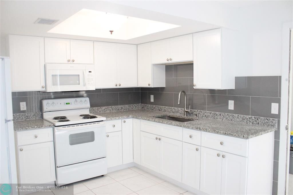 Recently Rented: $2,000 (2 beds, 1 baths, 3936 Square Feet)