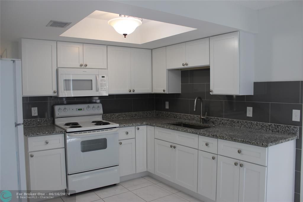 Recently Rented: $2,000 (2 beds, 1 baths, 3936 Square Feet)