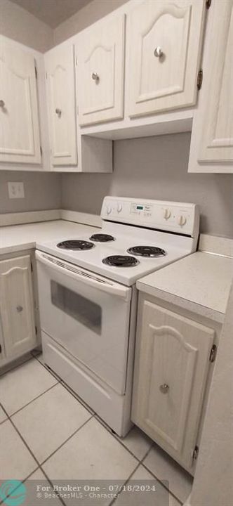 For Sale: $1,790 (1 beds, 1 baths, 650 Square Feet)