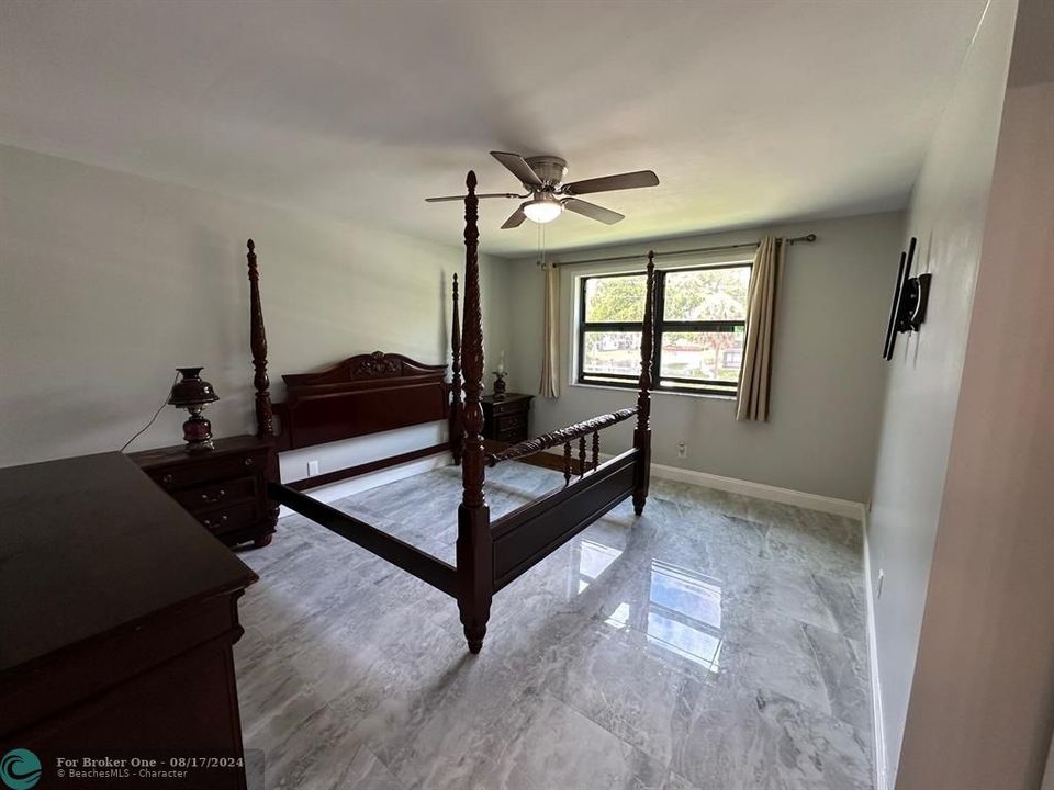 For Sale: $258,000 (2 beds, 2 baths, 1270 Square Feet)