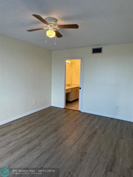 For Rent: $1,900 (2 beds, 2 baths, 1227 Square Feet)
