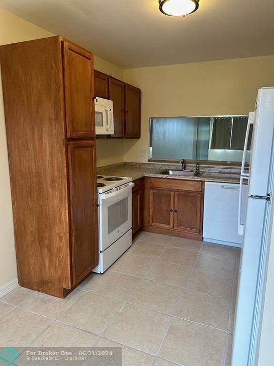 For Rent: $1,900 (2 beds, 2 baths, 1227 Square Feet)