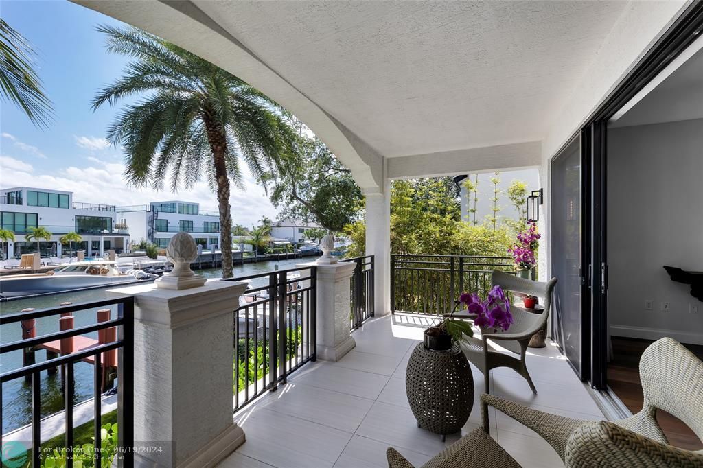 Active With Contract: $1,975,000 (3 beds, 3 baths, 2067 Square Feet)