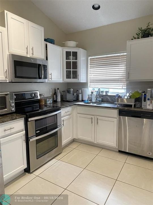 Active With Contract: $3,600 (3 beds, 2 baths, 1554 Square Feet)