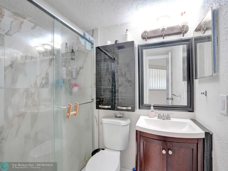 待售: $160,000 (2 贝兹, 2 浴室, 950 平方英尺)