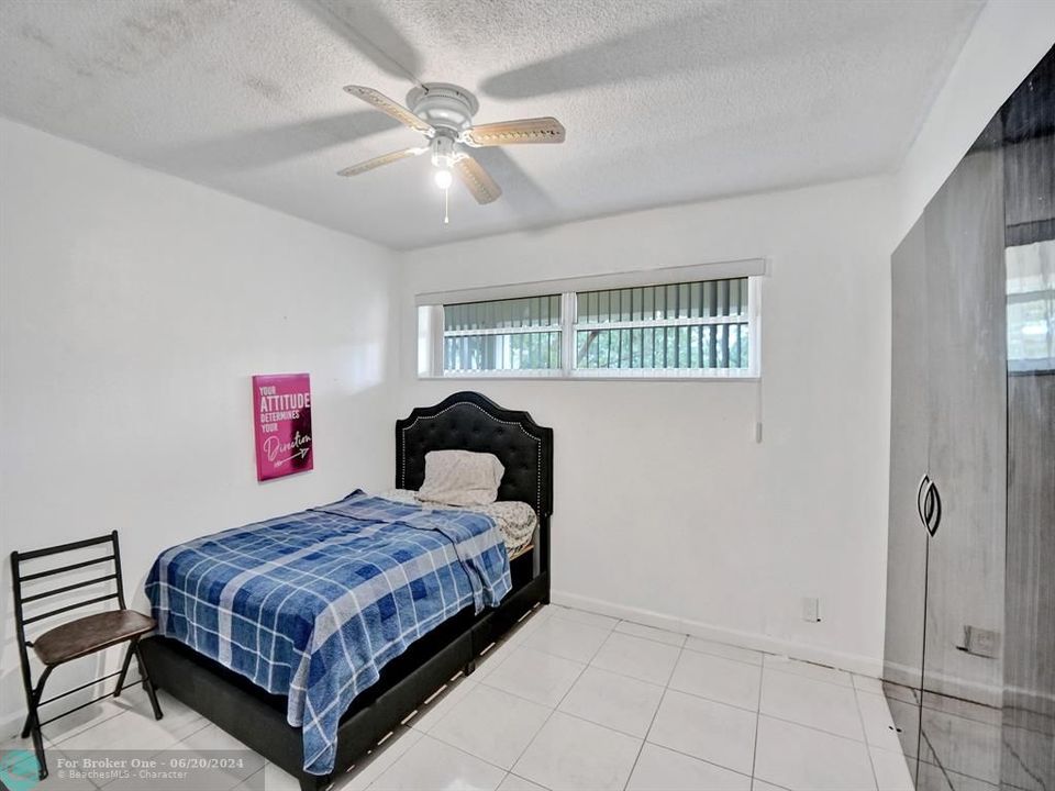 For Sale: $160,000 (2 beds, 2 baths, 950 Square Feet)