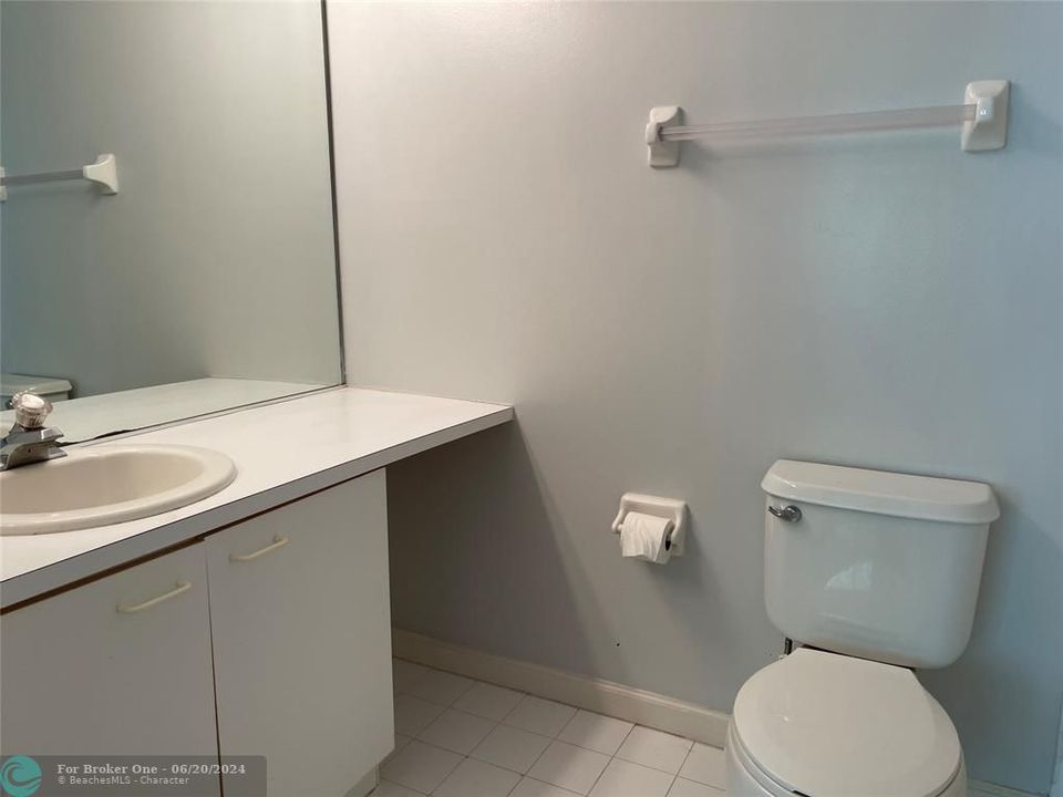 For Rent: $2,700 (2 beds, 2 baths, 1050 Square Feet)