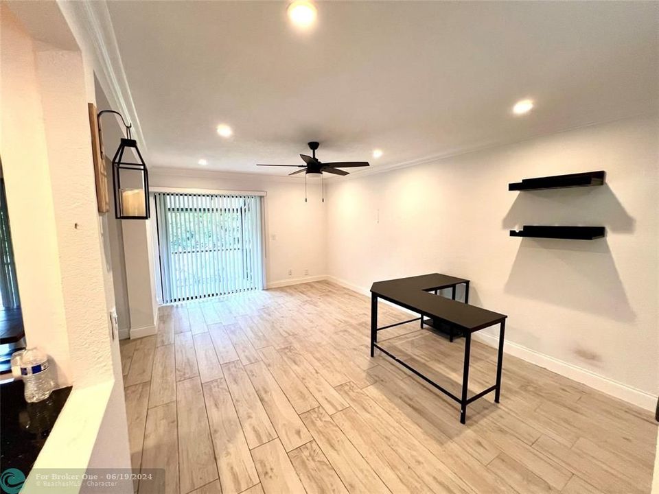 For Rent: $2,500 (2 beds, 2 baths, 1054 Square Feet)