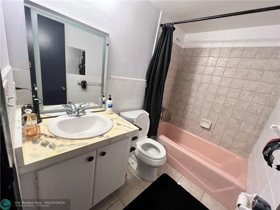 待售: $259,000 (2 贝兹, 2 浴室, 945 平方英尺)