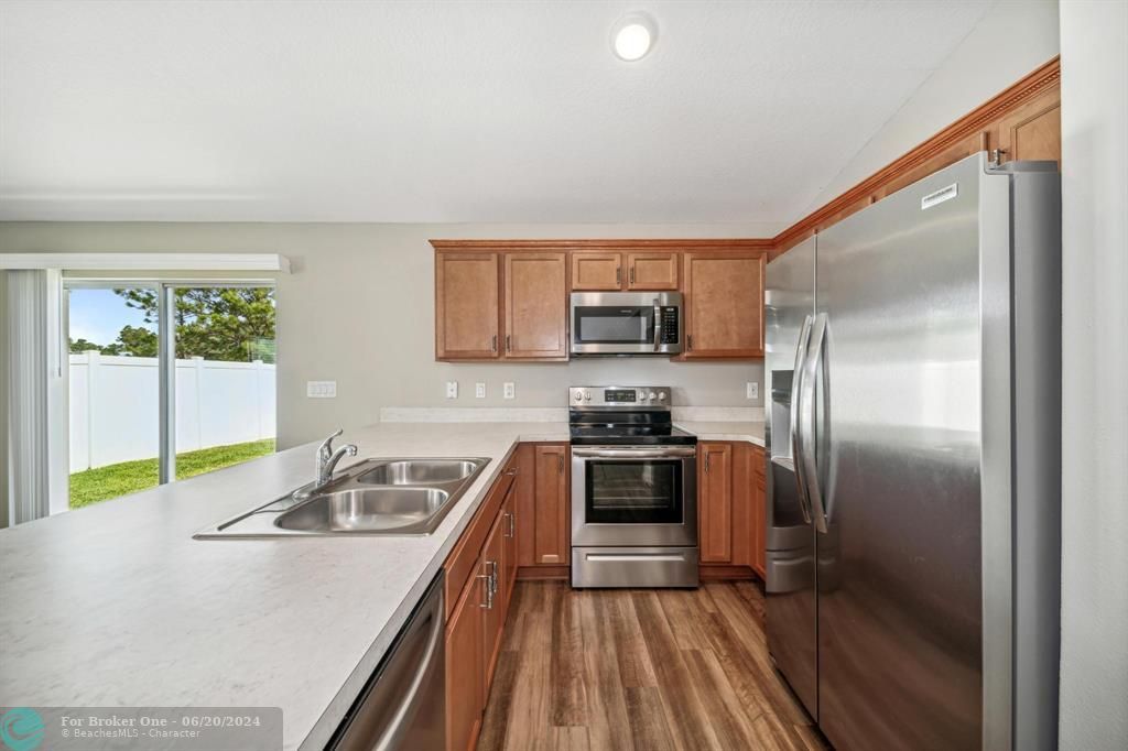 For Sale: $400,000 (3 beds, 2 baths, 1365 Square Feet)