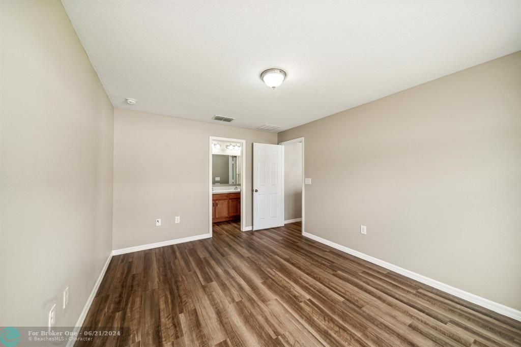 For Rent: $2,750 (3 beds, 2 baths, 1365 Square Feet)
