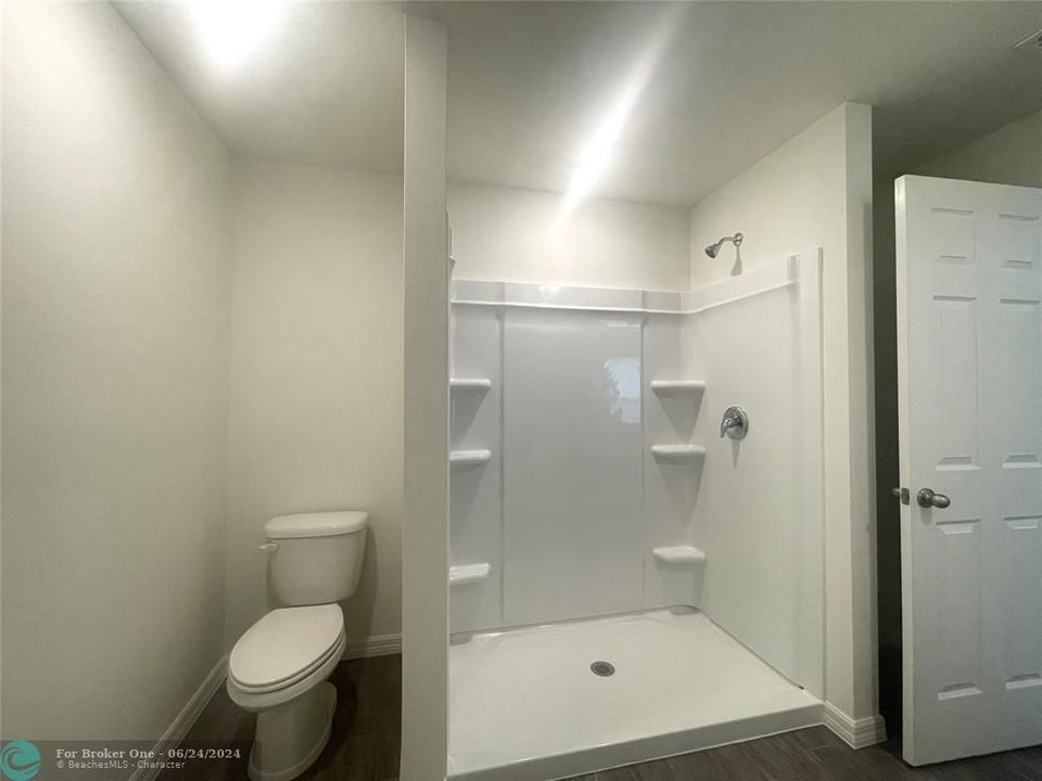 出租: $3,000 (4 贝兹, 2 浴室, 1806 平方英尺)