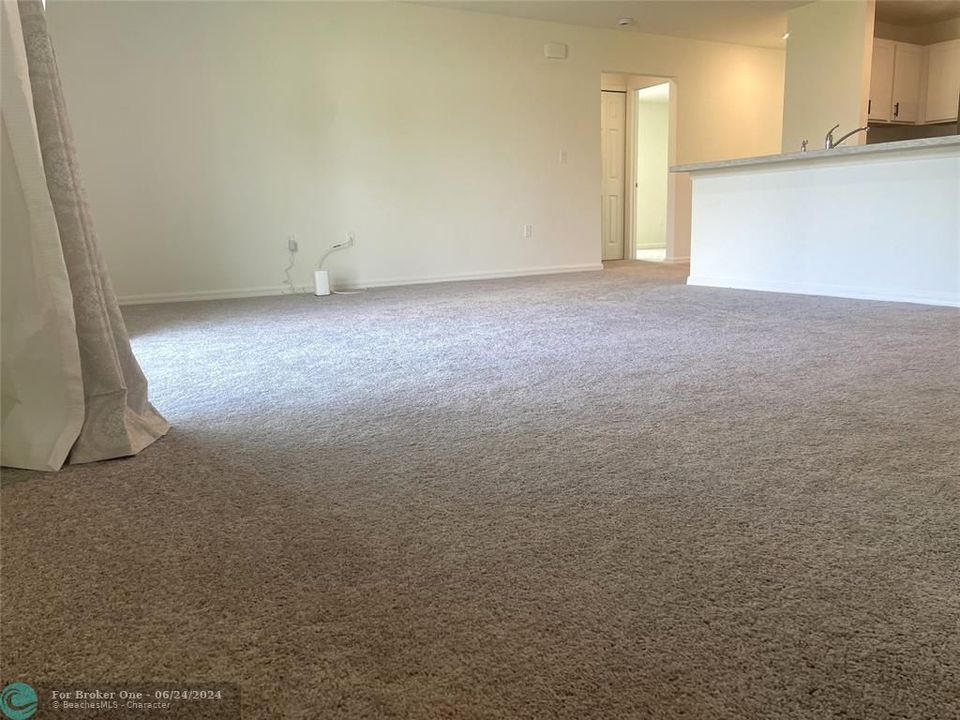 For Rent: $3,000 (4 beds, 2 baths, 1806 Square Feet)