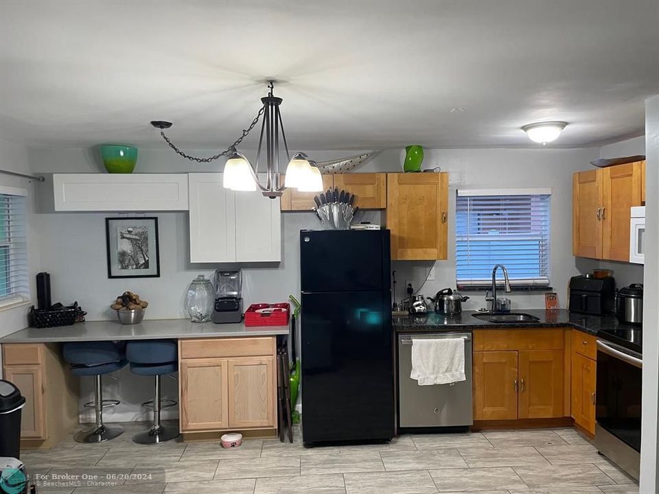For Rent: $2,500 (2 beds, 1 baths, 1000 Square Feet)