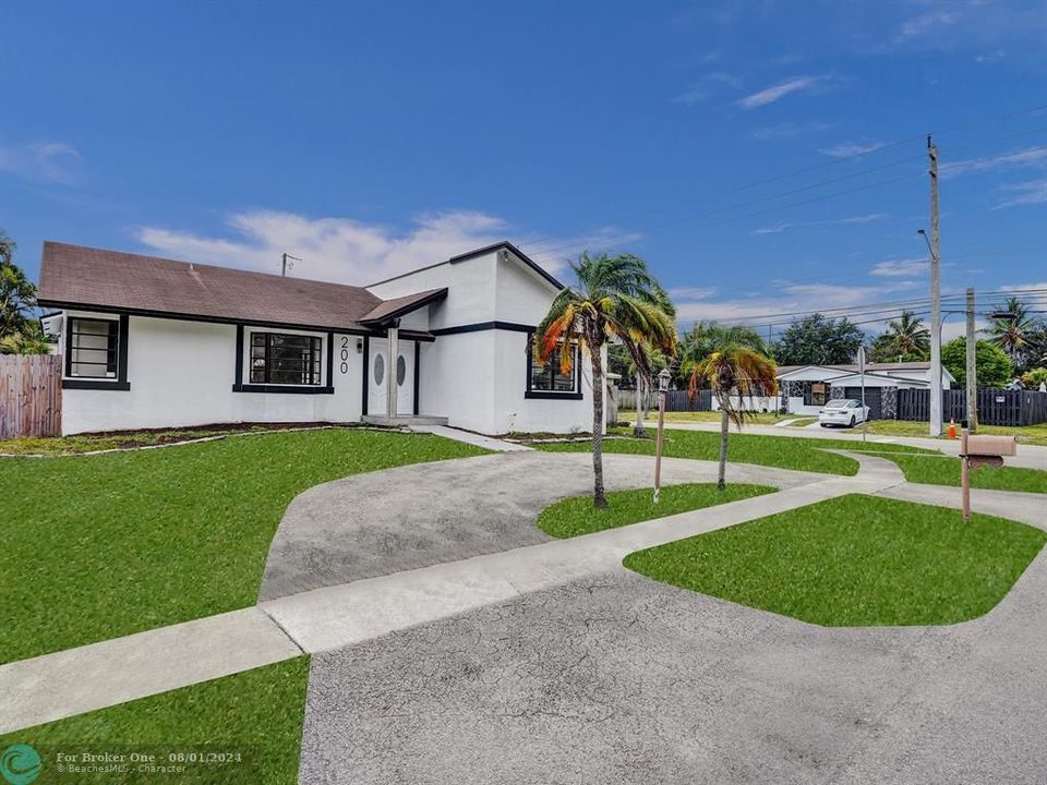 For Sale: $700,000 (3 beds, 2 baths, 1538 Square Feet)