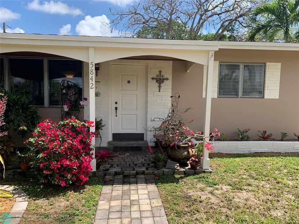 For Sale: $565,000 (3 beds, 2 baths, 1875 Square Feet)