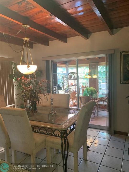 En Venta: $539,000 (3 camas, 2 baños, 1875 Pies cuadrados)