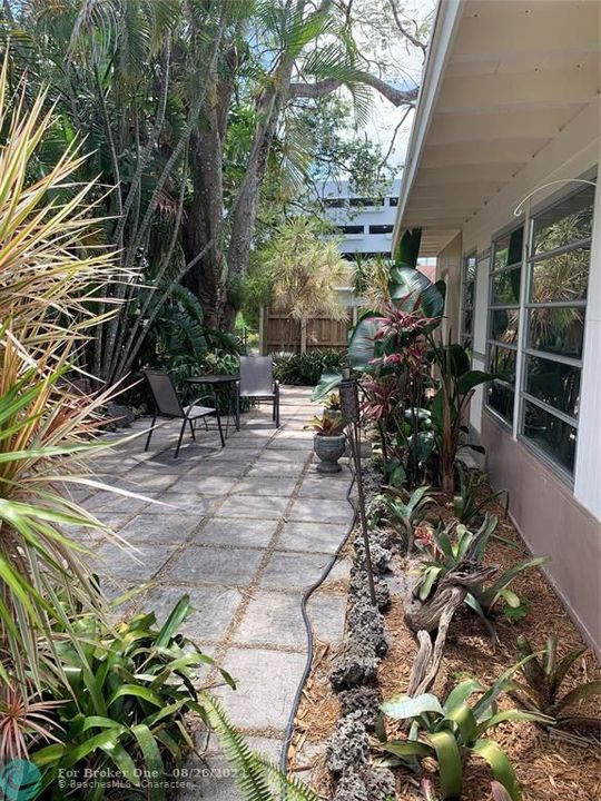 Recently Sold: $505,000 (3 beds, 2 baths, 1875 Square Feet)