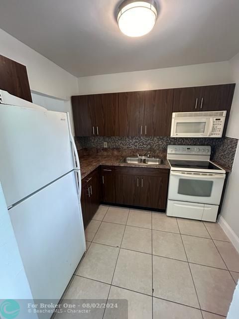 For Rent: $1,900 (2 beds, 1 baths, 25006 Square Feet)