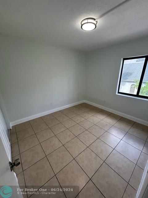 For Rent: $1,900 (2 beds, 1 baths, 25006 Square Feet)