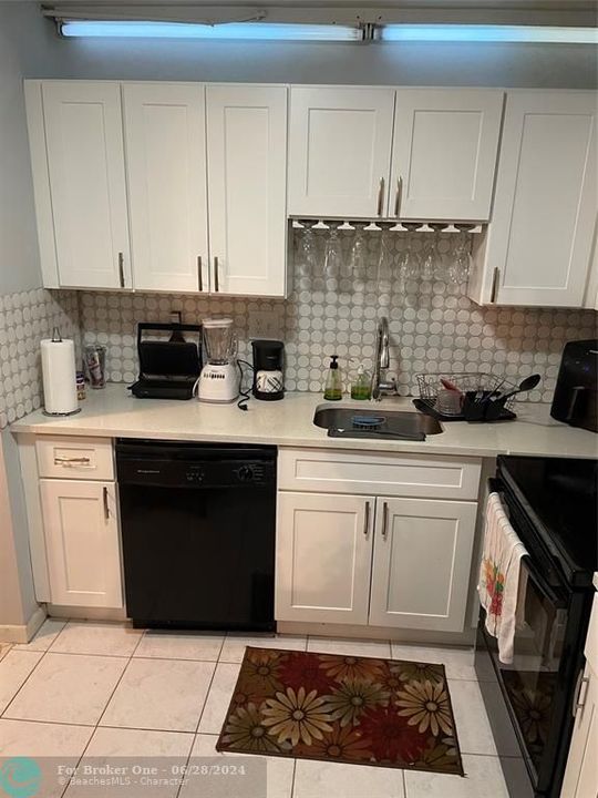 For Rent: $1,750 (1 beds, 1 baths, 741 Square Feet)