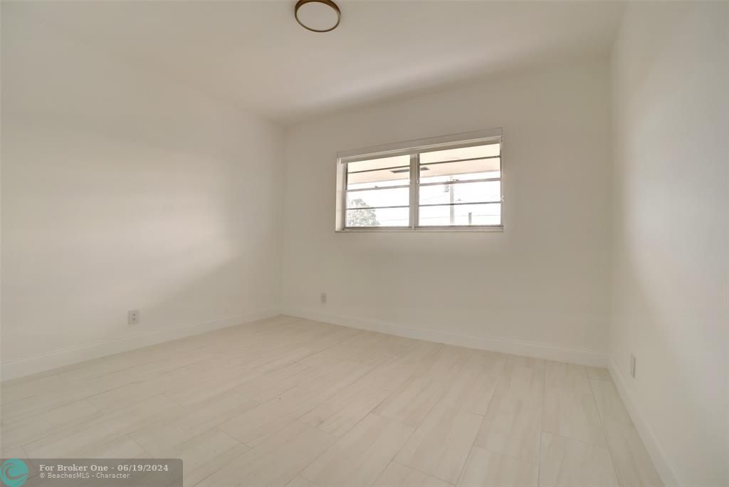 For Sale: $249,000 (2 beds, 2 baths, 962 Square Feet)