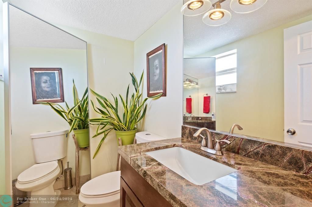 For Sale: $249,000 (1 beds, 1 baths, 775 Square Feet)