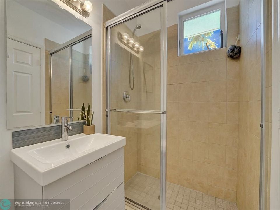 В аренду: $4,450 (3 спален, 2 ванн, 1762 Квадратных фут)