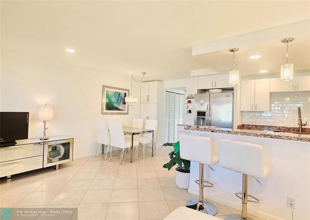 Active With Contract: $144,900 (1 beds, 1 baths, 703 Square Feet)