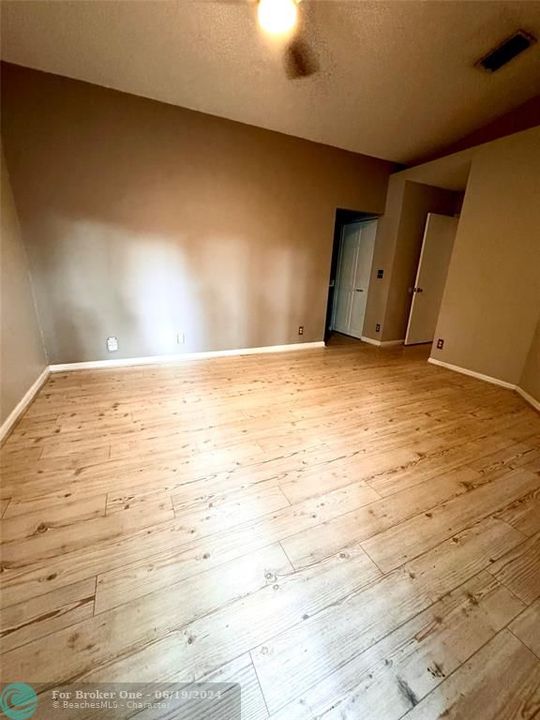 For Rent: $3,350 (3 beds, 2 baths, 1453 Square Feet)