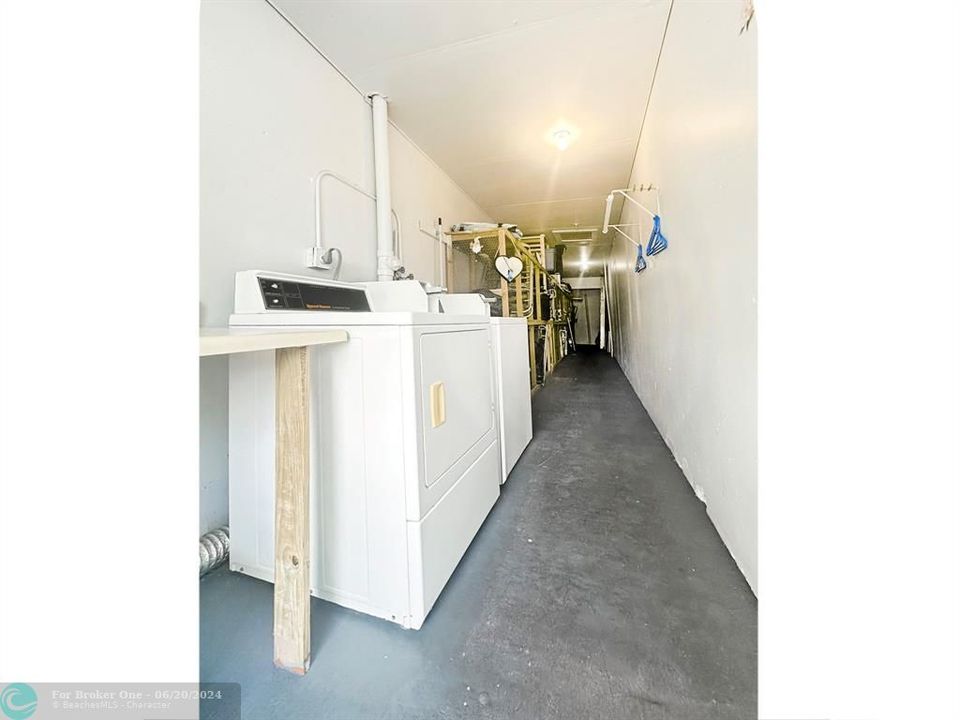 For Sale: $85,000 (1 beds, 1 baths, 595 Square Feet)