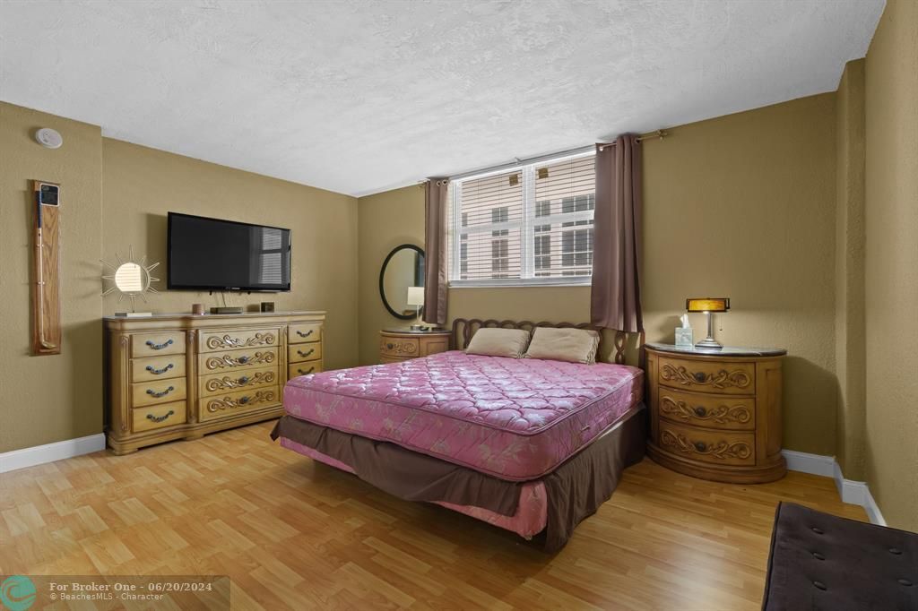 En Venta: $575,000 (2 camas, 2 baños, 1350 Pies cuadrados)