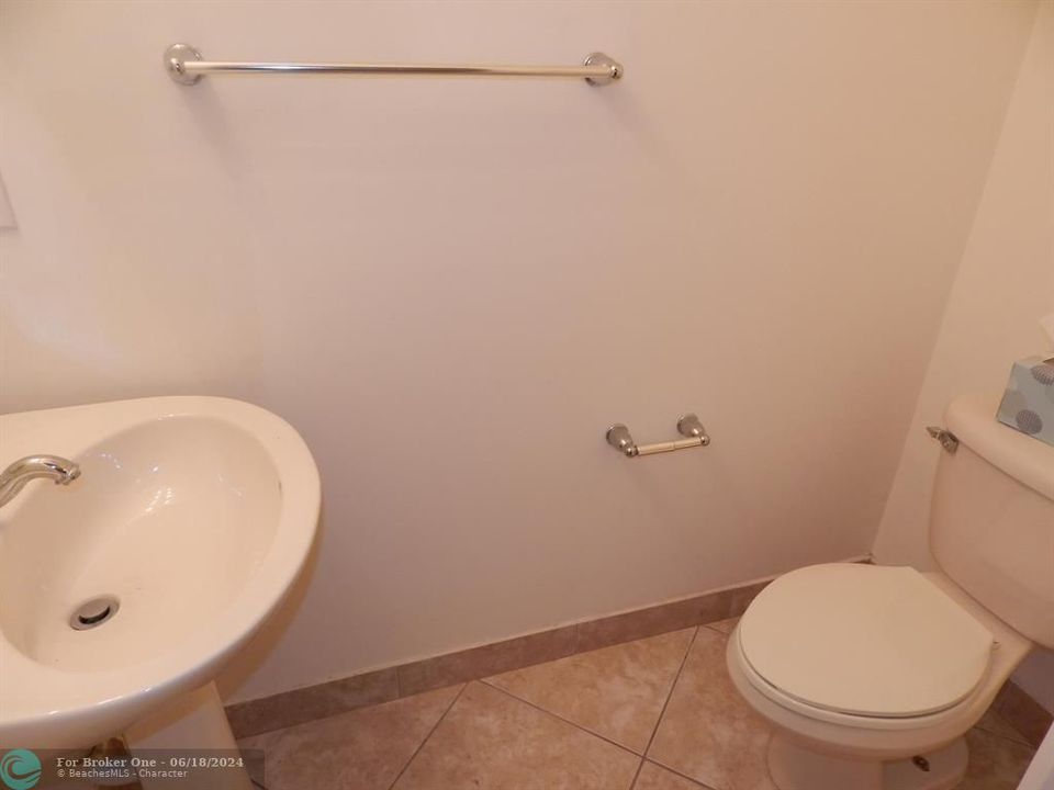 出租: $2,400 (2 贝兹, 2 浴室, 1250 平方英尺)