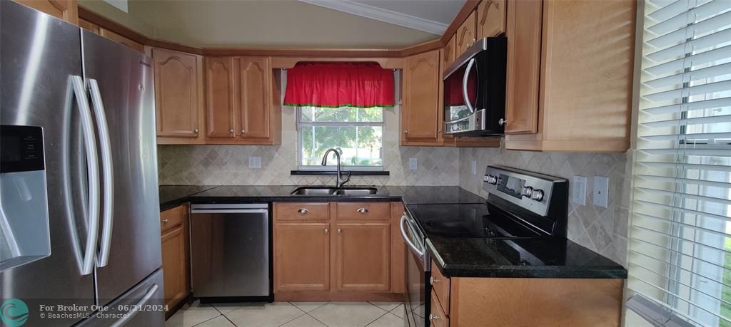 For Rent: $4,100 (3 beds, 2 baths, 1873 Square Feet)