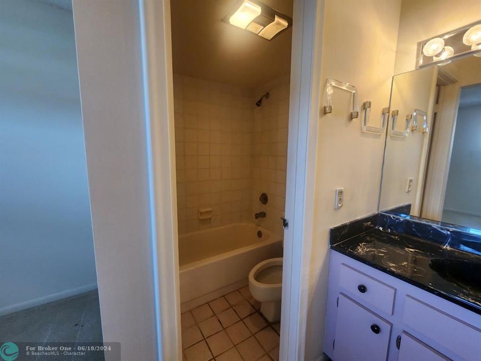 For Sale: $120,000 (2 beds, 2 baths, 904 Square Feet)