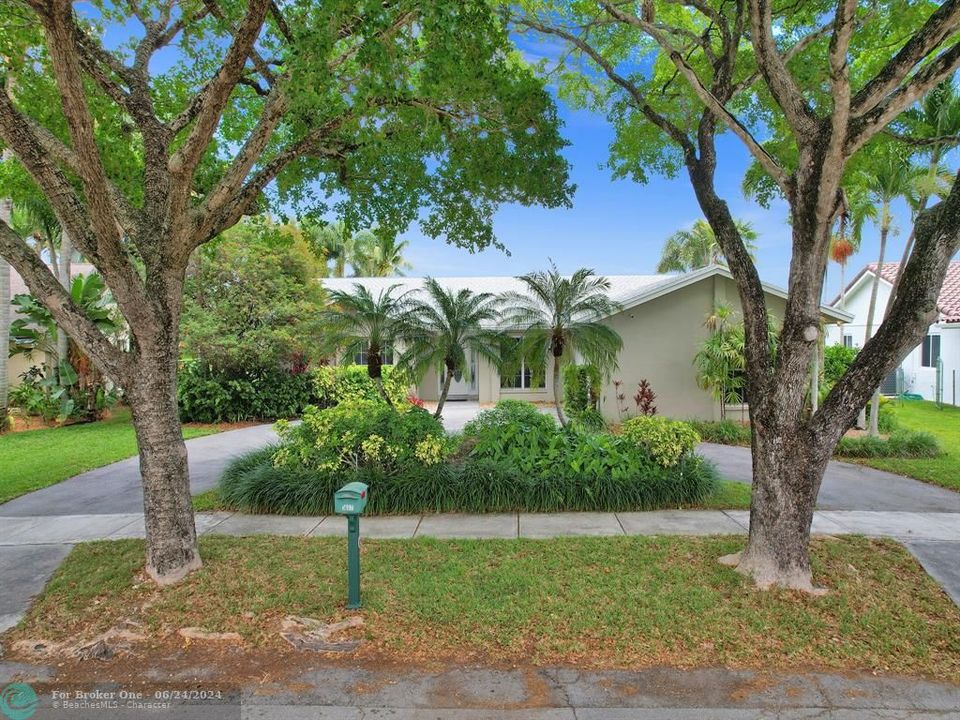 Recently Sold: $825,000 (3 beds, 2 baths, 2175 Square Feet)
