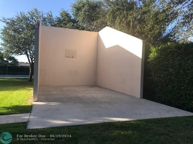 For Rent: $2,500 (2 beds, 2 baths, 935 Square Feet)