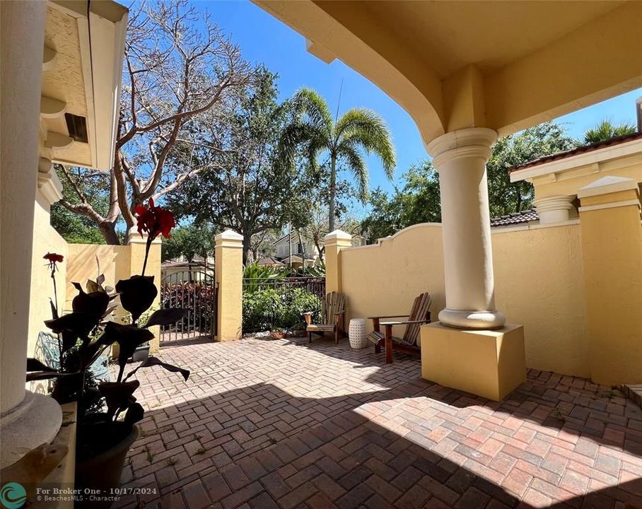 Active With Contract: $4,300 (4 beds, 2 baths, 2505 Square Feet)