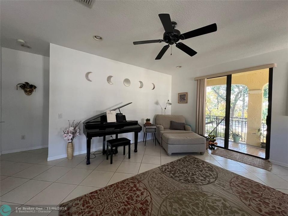 Active With Contract: $4,300 (4 beds, 2 baths, 2505 Square Feet)