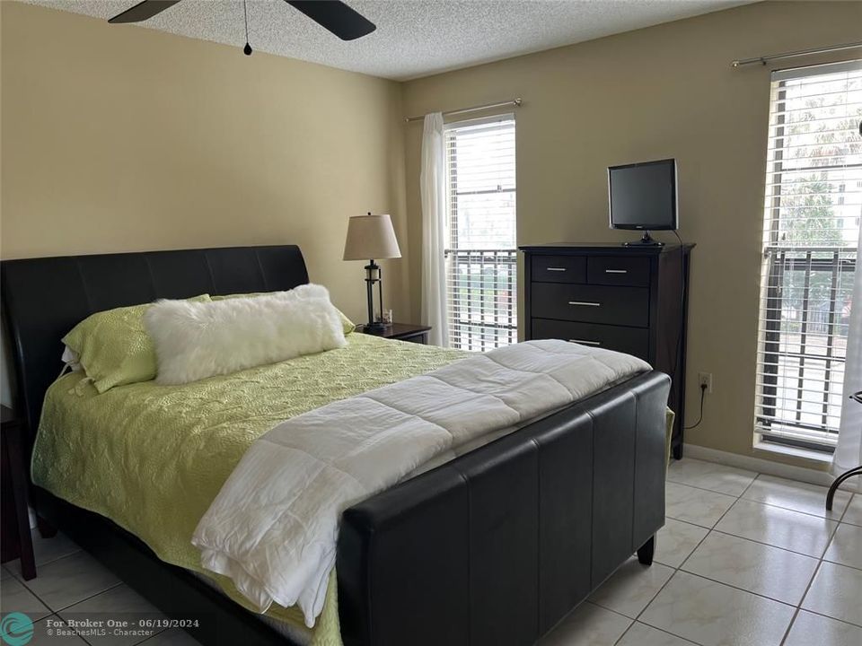 For Rent: $3,500 (2 beds, 2 baths, 1100 Square Feet)
