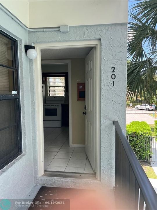 For Rent: $3,500 (2 beds, 2 baths, 1100 Square Feet)