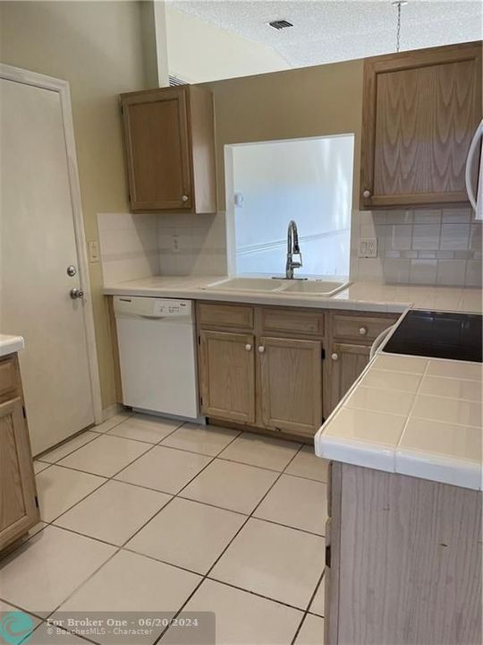 For Rent: $3,000 (3 beds, 2 baths, 1641 Square Feet)